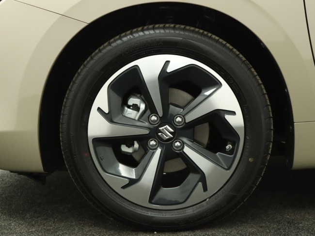 Suzuki Swift - 1.2 Style Smart Hybrid