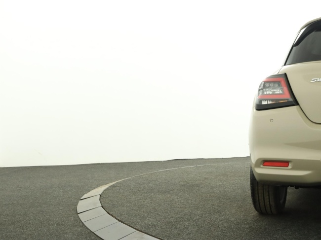 Suzuki Swift - 1.2 Style Smart Hybrid