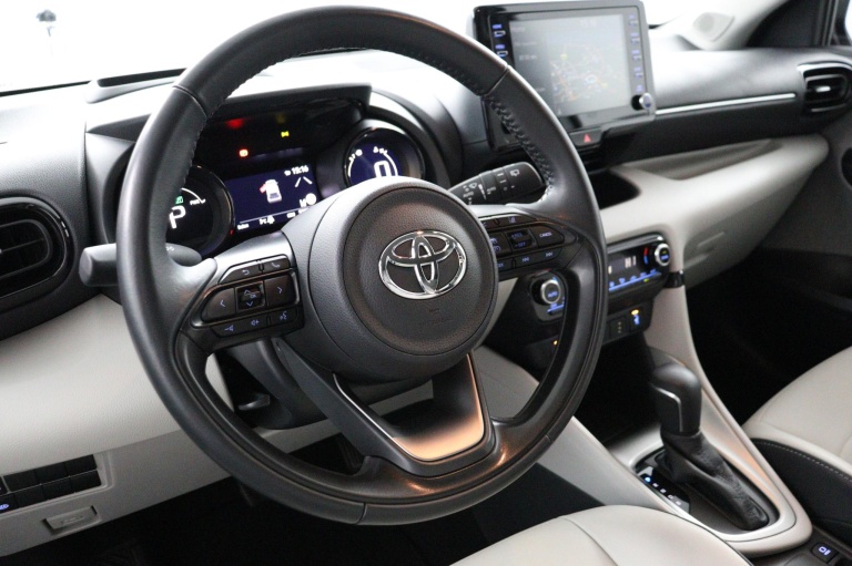Toyota Yaris - 1.5 Hybrid Executive 19