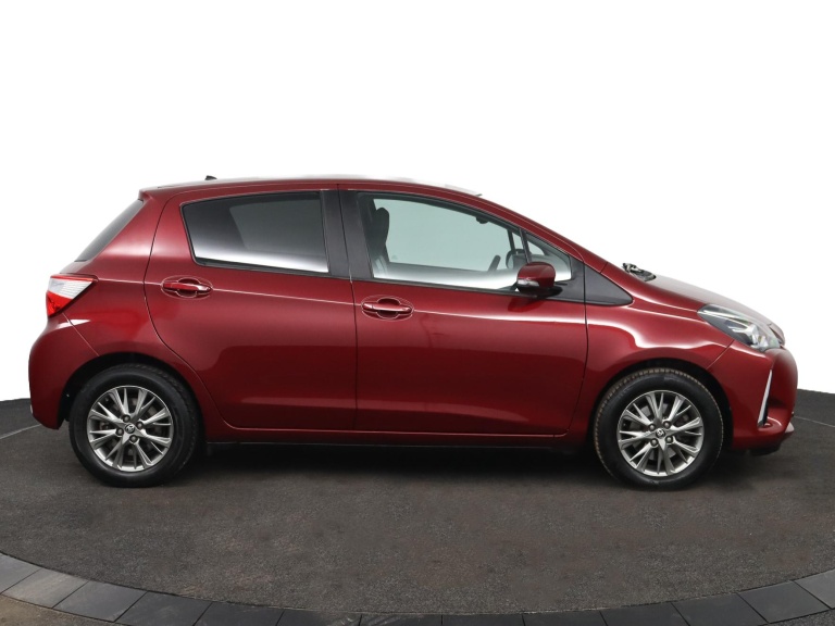 Toyota Yaris - 1.5 Hybrid Dynamic 13
