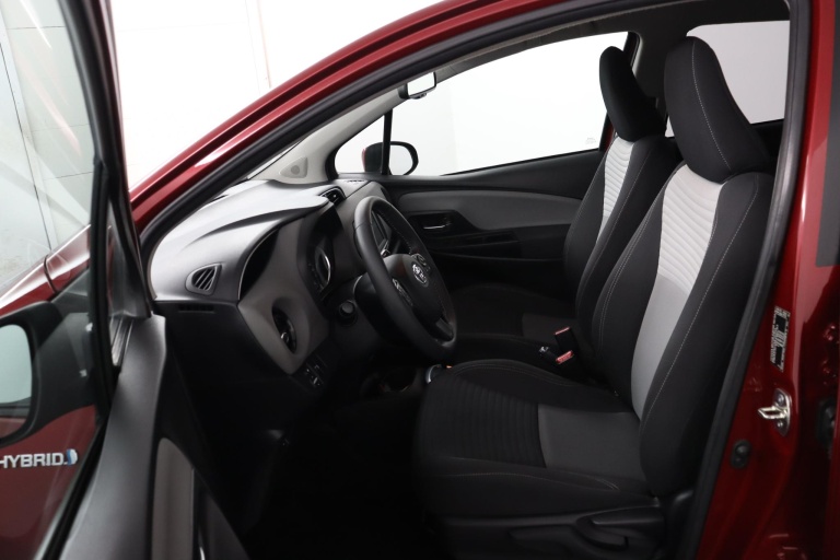Toyota Yaris - 1.5 Hybrid Dynamic 17