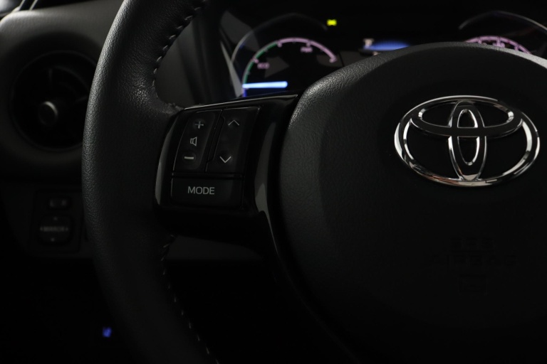 Toyota Yaris - 1.5 Hybrid Dynamic 19