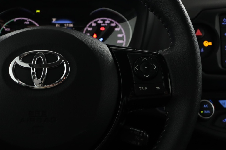 Toyota Yaris - 1.5 Hybrid Dynamic 21