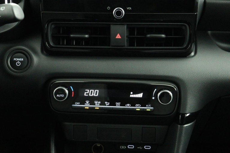 Toyota Yaris - 1.5 Hybrid 115 First Edition 12