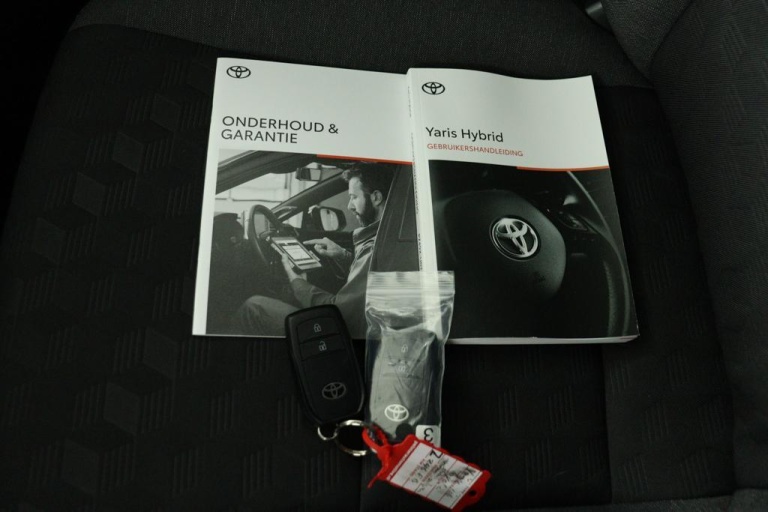Toyota Yaris - 1.5 Hybrid 115 First Edition 16