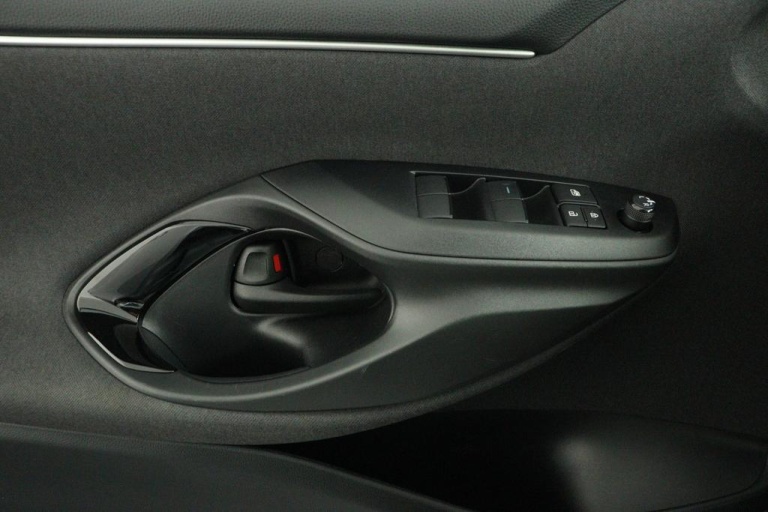 Toyota Yaris - 1.5 Hybrid 115 First Edition 28