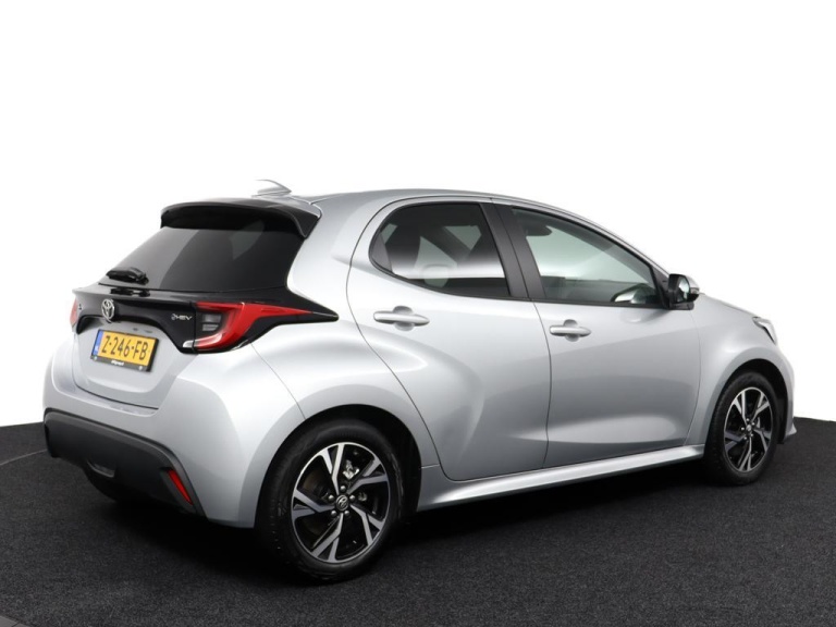 Toyota Yaris - 1.5 Hybrid 115 First Edition 5