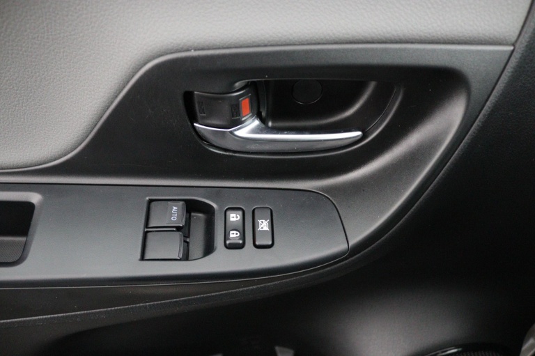 Toyota Yaris - 1.5 VVT-i Active 28