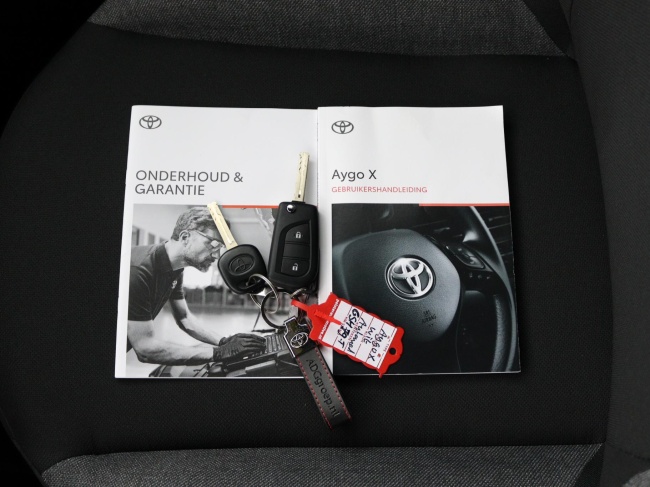 Toyota Aygo X - 1.0 VVT-i S-CVT Play