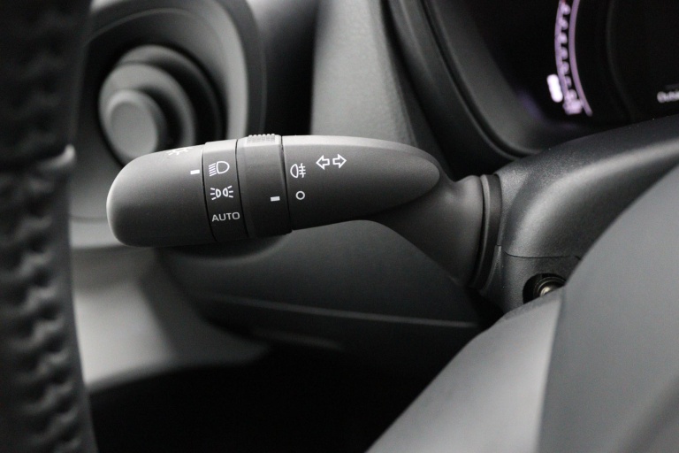 Toyota Aygo X - 1.0 VVT-i S-CVT Play 29