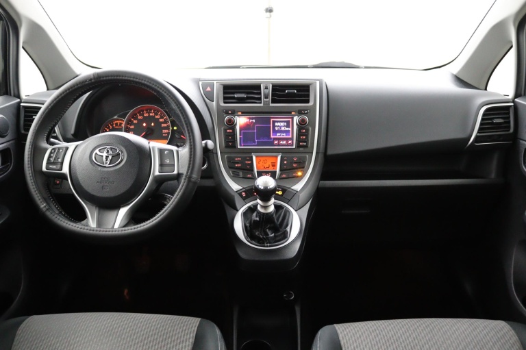 Toyota Verso-S - 1.3 VVT-i Dynamic 11