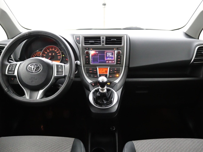 Toyota Verso-S - 1.3 VVT-i Dynamic