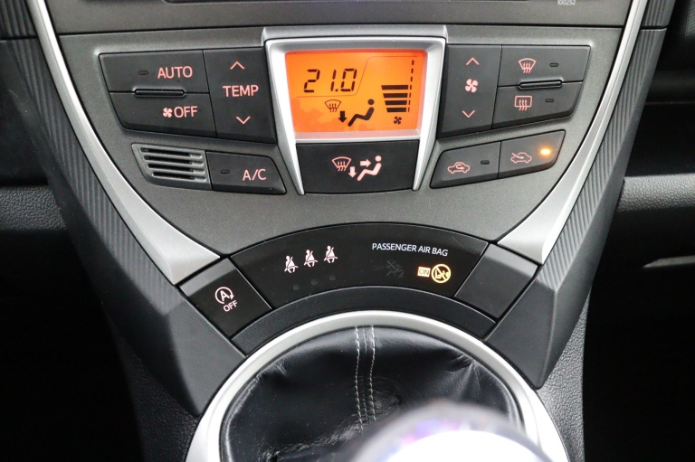 Toyota Verso-S - 1.3 VVT-i Dynamic 16