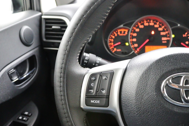 Toyota Verso-S - 1.3 VVT-i Dynamic 17