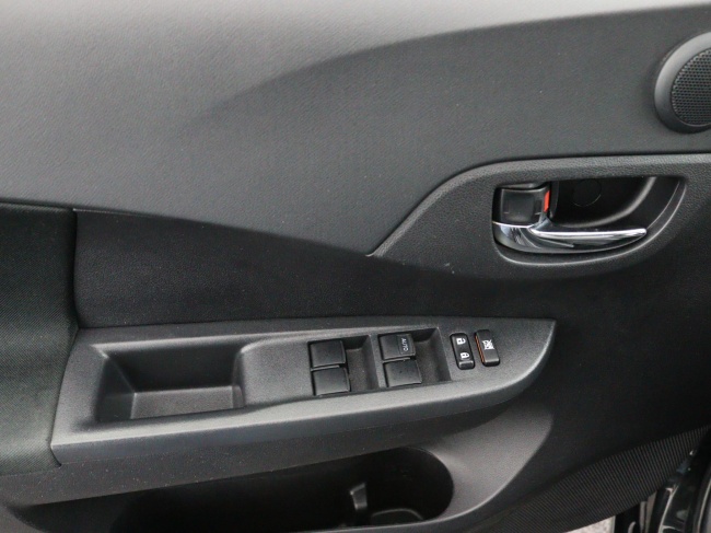 Toyota Verso-S - 1.3 VVT-i Dynamic