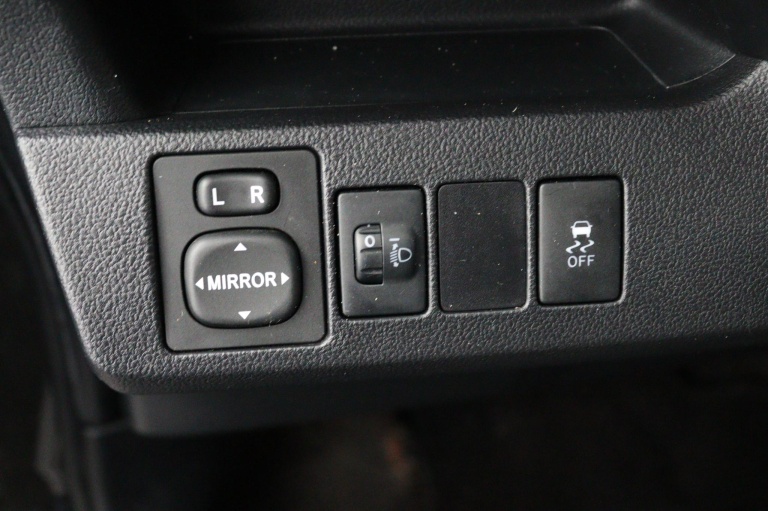 Toyota Verso-S - 1.3 VVT-i Dynamic 29