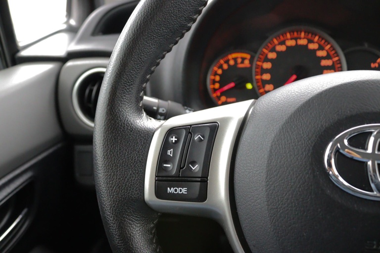 Toyota Yaris - 1.0 VVT-i Aspiration 17