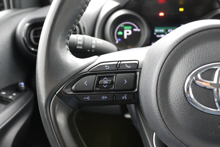 Toyota Yaris - 1.5 Hybrid Dynamic 17