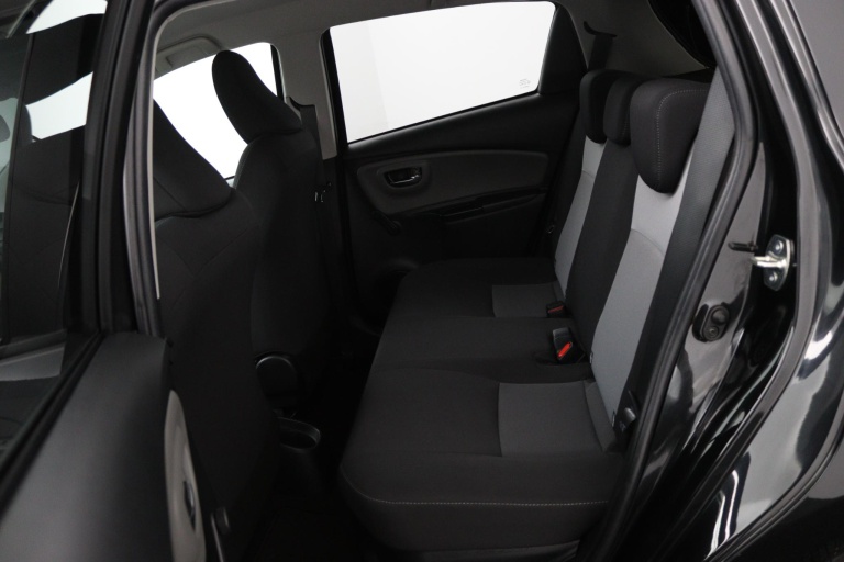 Toyota Yaris - 1.5 Hybrid Dynamic 17