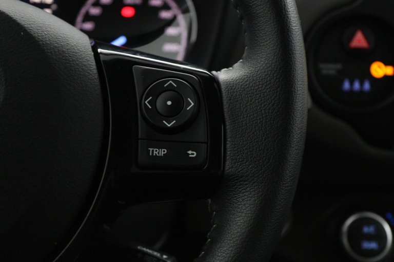 Toyota Yaris - 1.5 Hybrid Dynamic 19