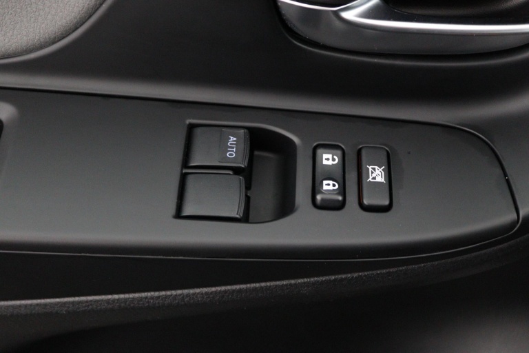 Toyota Yaris - 1.5 Hybrid Dynamic 28