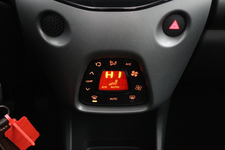 Toyota Aygo - 1.0 VVT-i x-joy cabrio 7