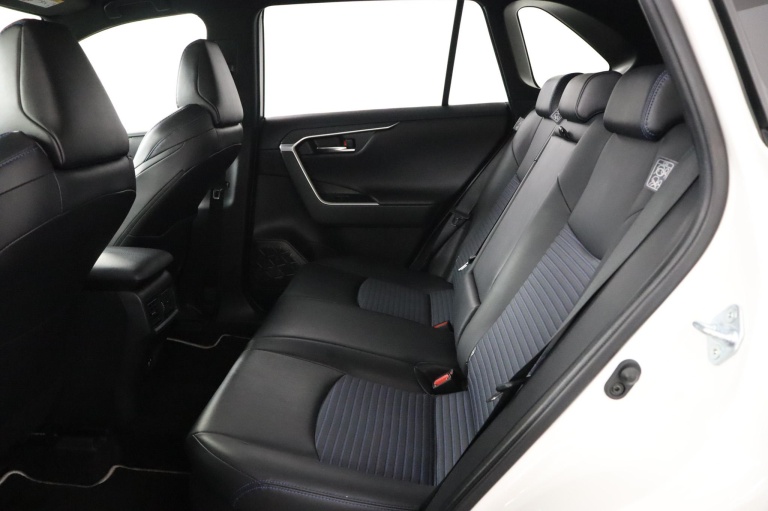 Toyota RAV4 - 2.5 Hybrid Bi-Tone 18