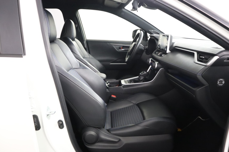 Toyota RAV4 - 2.5 Hybrid Bi-Tone 22