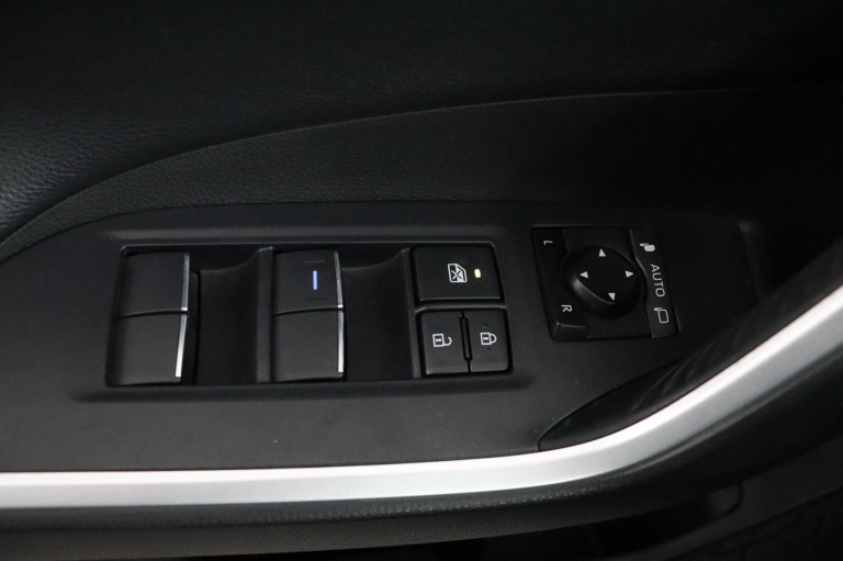 Toyota RAV4 - 2.5 Hybrid Bi-Tone 29