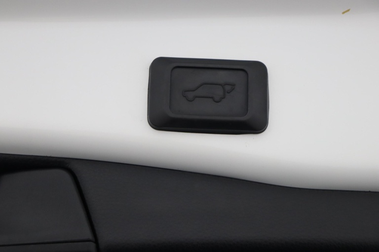 Toyota RAV4 - 2.5 Hybrid Bi-Tone 47