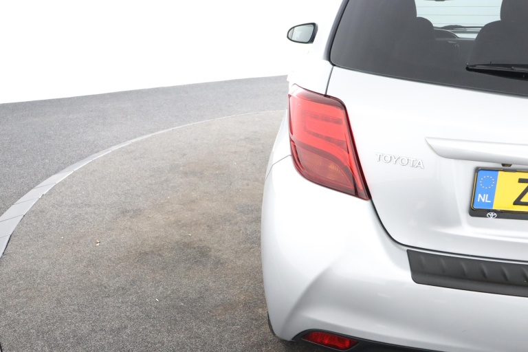 Toyota Yaris - 1.5 Hybrid Dynamic 38