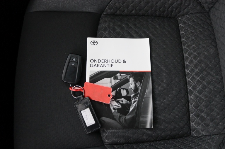 Toyota C-HR - 2.0 Hybrid Style 11