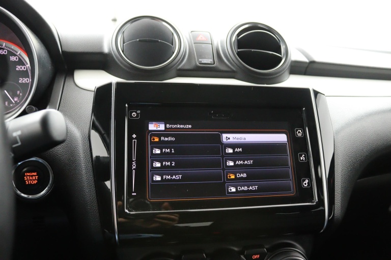 Suzuki Swift - 1.2 Stijl Smart Hybrid 16