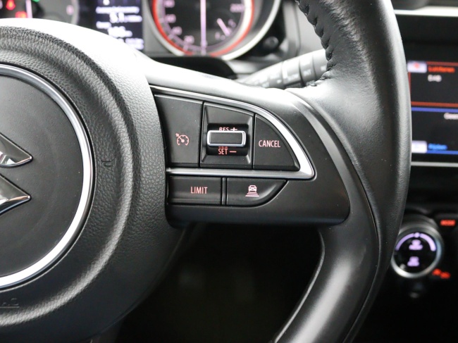 Suzuki Swift - 1.2 Stijl Smart Hybrid