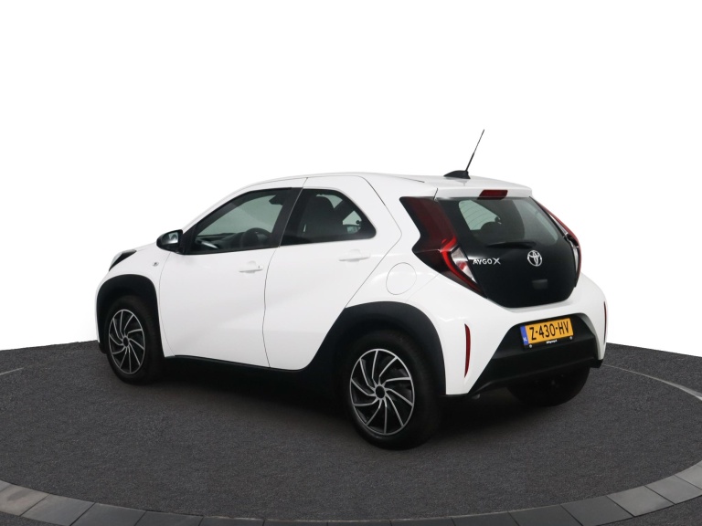 Toyota Aygo X - 1.0 VVT-i MT Play 12
