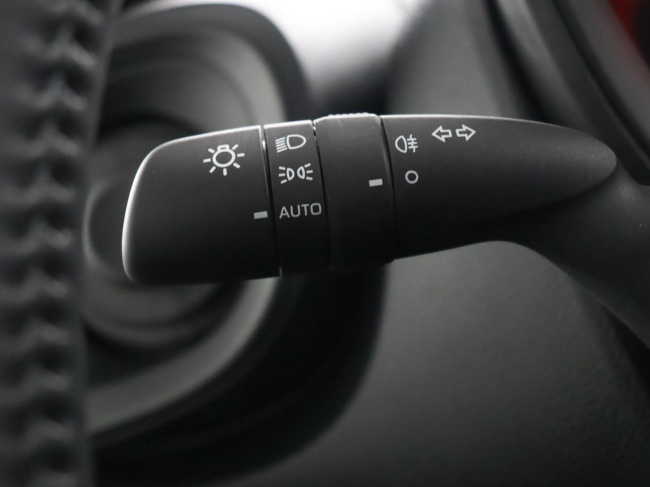 Toyota Aygo X - 1.0 VVT-i MT Play