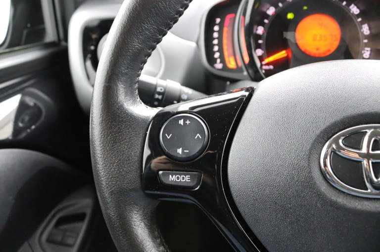 Toyota Aygo - 1.0 VVT-i x-joy 18