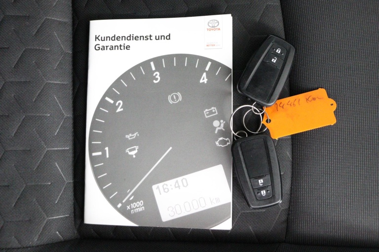 Toyota Corolla Touring Sports - 1.8 Hybrid Dynamic Business 11