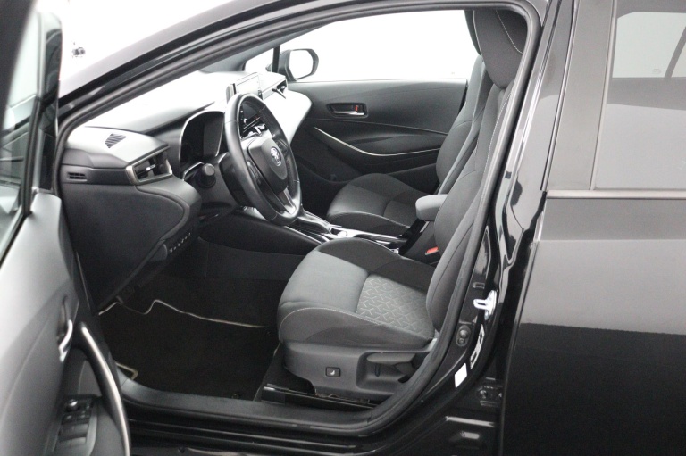 Toyota Corolla Touring Sports - 1.8 Hybrid Dynamic Business 17