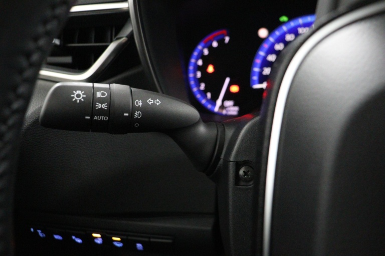 Toyota Corolla Touring Sports - 1.8 Hybrid Dynamic Business 30