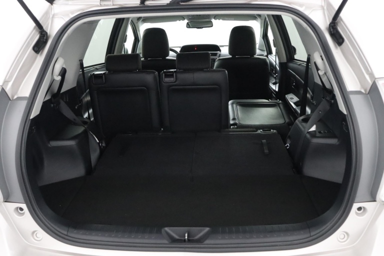 Toyota Prius + - 1.8 Dynamic 26