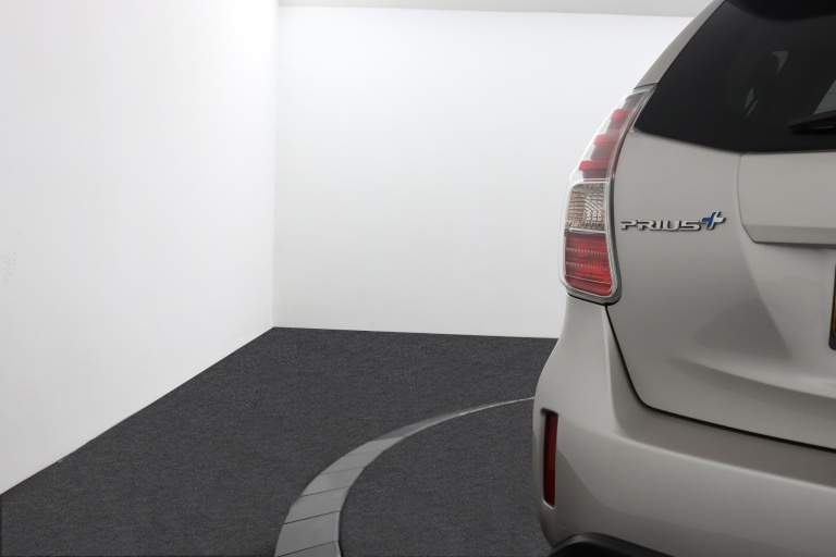 Toyota Prius + - 1.8 Dynamic 41