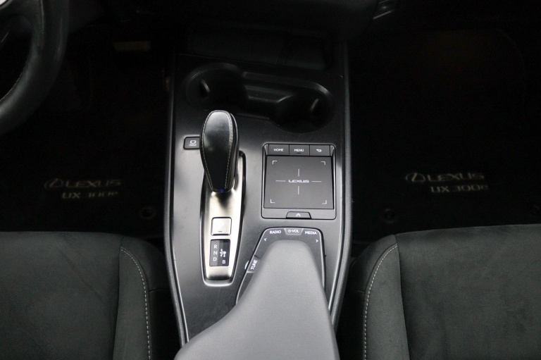 Lexus UX - 300e Business 54 kWh 26