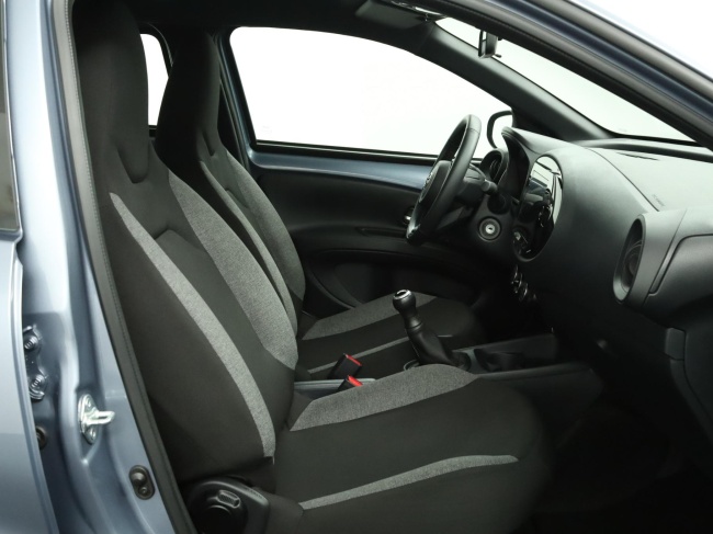 Toyota Aygo X - 1.0 VVT-i MT Play