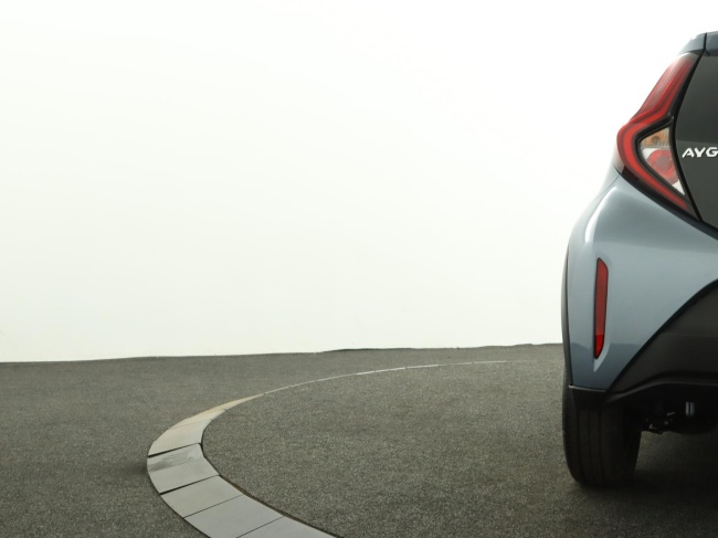 Toyota Aygo X - 1.0 VVT-i MT Play