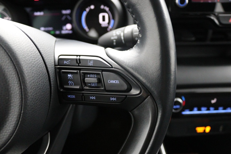 Toyota Yaris - 1.5 Hybrid Dynamic 21