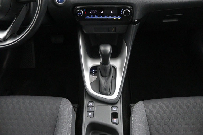 Toyota Yaris - 1.5 Hybrid Dynamic 26