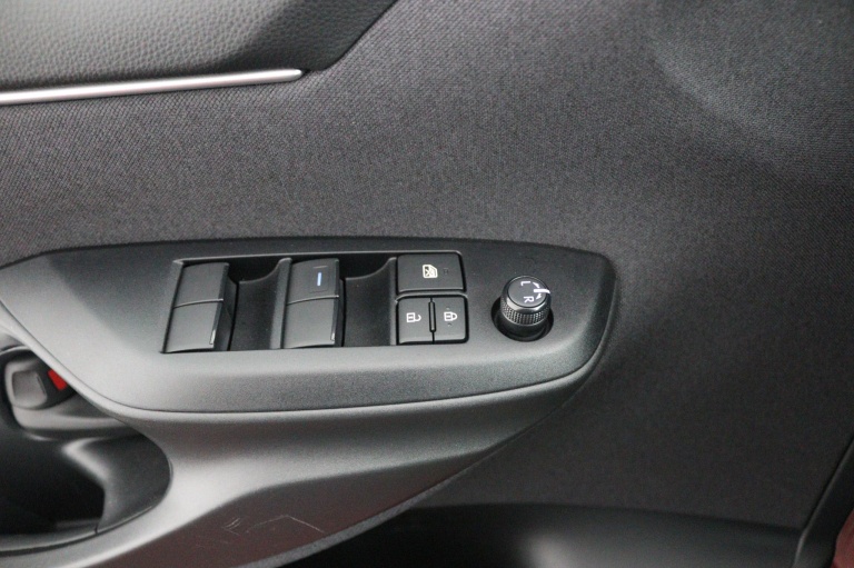 Toyota Yaris - 1.5 Hybrid Dynamic 28