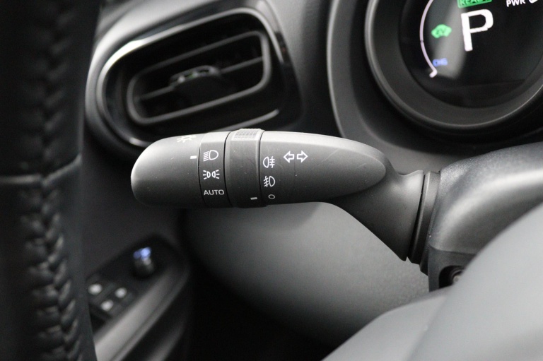 Toyota Yaris - 1.5 Hybrid Dynamic 31