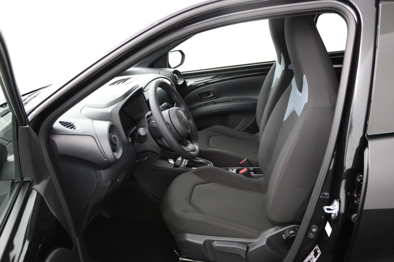 Toyota Aygo X - Hybrid 115 play 17